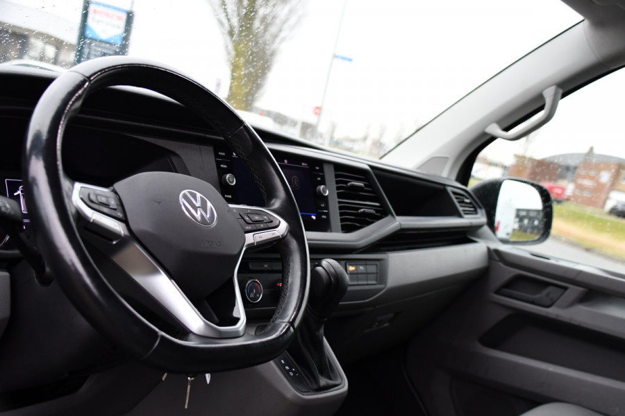 Volkswagen Transporter 2.0 TDI L2H1 30 PB Edition Adaptieve Cruise, Carplay, 150pk, Sensoren, Voorruit verwarming, Automaat, Leder, Uniek!