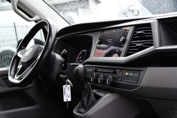 Volkswagen Transporter 2.0 TDI L2H1 30 PB Edition Adaptieve Cruise, Carplay, 150pk, Sensoren, Voorruit verwarming, Automaat, Leder, Uniek!