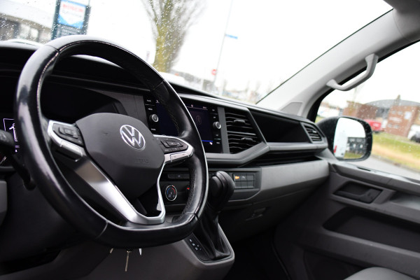 Volkswagen Transporter 2.0 TDI L2H1 30 PB Edition Adaptieve Cruise, Carplay, 150pk, Sensoren, Voorruit verwarming, Automaat, Leder, Uniek!
