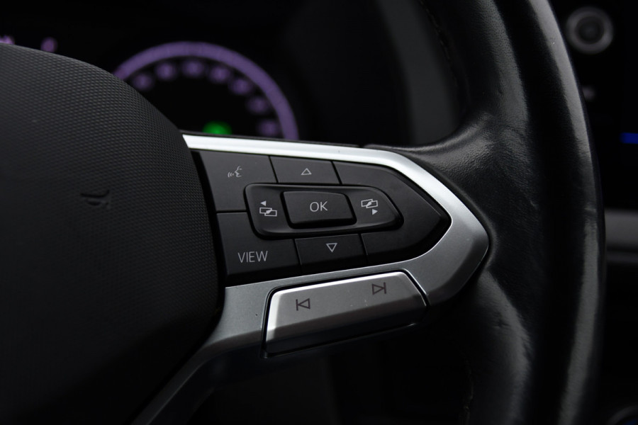 Volkswagen Transporter 2.0 TDI L2H1 30 PB Edition Adaptieve Cruise, Carplay, 150pk, Sensoren, Voorruit verwarming, Automaat, Leder, Uniek!