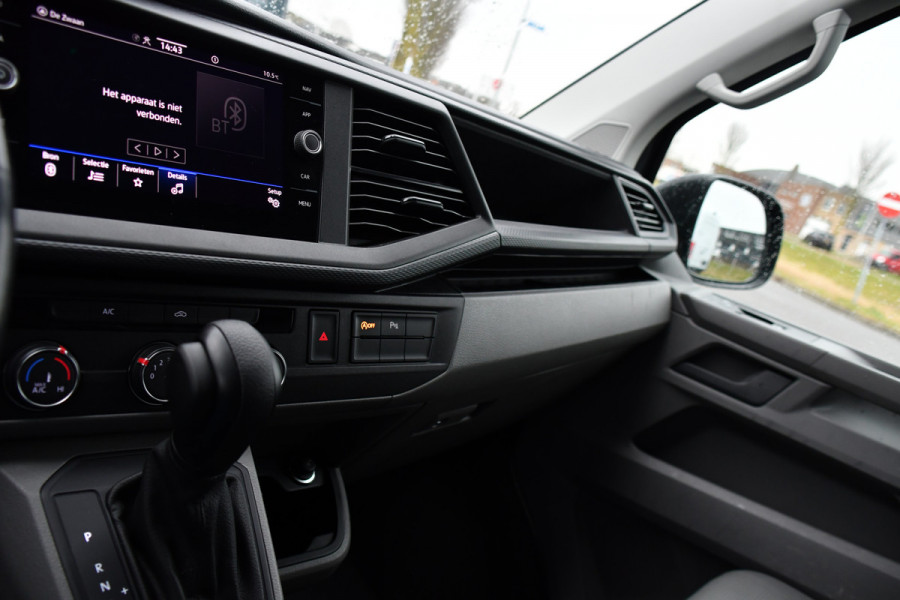 Volkswagen Transporter 2.0 TDI L2H1 30 PB Edition Adaptieve Cruise, Carplay, 150pk, Sensoren, Voorruit verwarming, Automaat, Leder, Uniek!