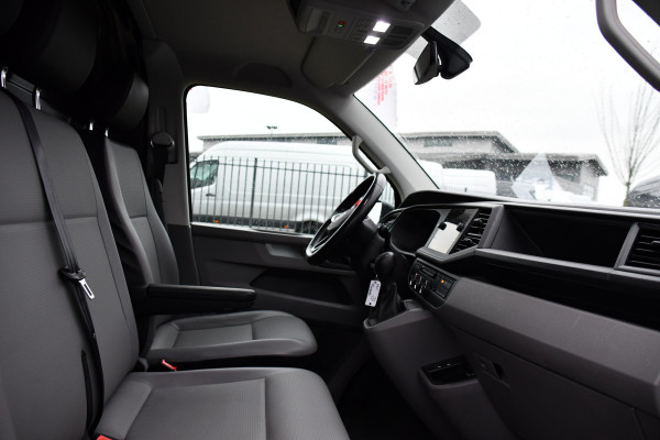 Volkswagen Transporter 2.0 TDI L2H1 30 PB Edition Adaptieve Cruise, Carplay, 150pk, Sensoren, Voorruit verwarming, Automaat, Leder, Uniek!