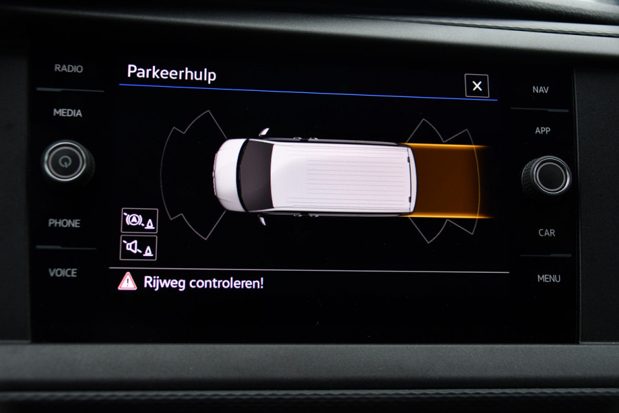 Volkswagen Transporter 2.0 TDI L2H1 30 PB Edition Adaptieve Cruise, Carplay, 150pk, Sensoren, Voorruit verwarming, Automaat, Leder, Uniek!