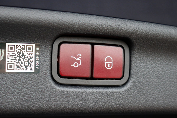 Mercedes-Benz C-Klasse 220 d AMG Line | Panoramadak | Surround Camera | Memory | Digital Light | Advanced Sound System | HUD | Keyless Go | Verwarmd Stuurwiel | Augmented Reality |