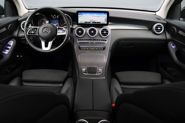 Mercedes-Benz GLC 300e 4MATIC AMG Line | Panoramadak | Trekhaak | Multibeam LED | Stoelverwarming | Camera | Dodehoekassistent | Spoorpakket | Sfeerverlichting | Zitcomfortpakket |