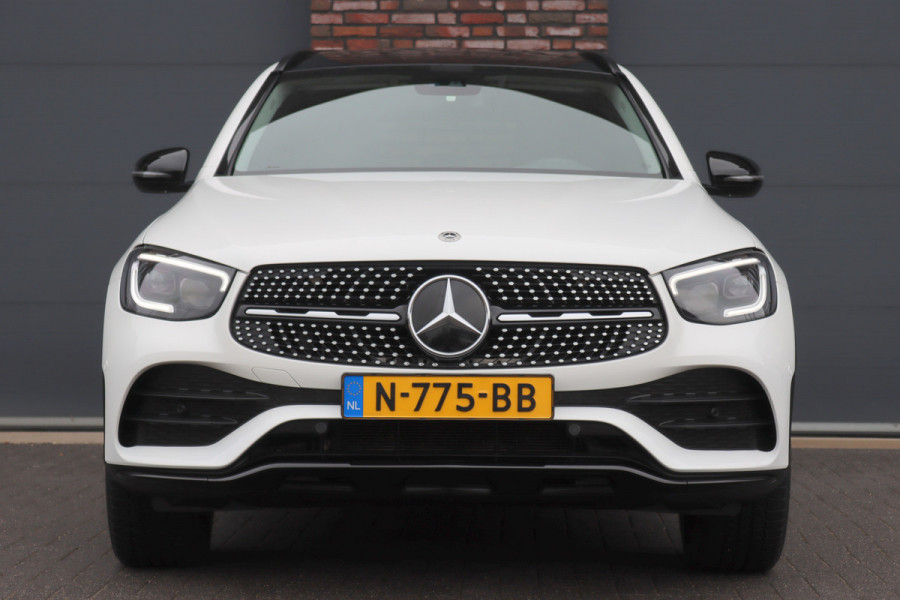 Mercedes-Benz GLC 300e 4MATIC AMG Line | Panoramadak | Trekhaak | Multibeam LED | Stoelverwarming | Camera | Dodehoekassistent | Spoorpakket | Sfeerverlichting | Zitcomfortpakket |