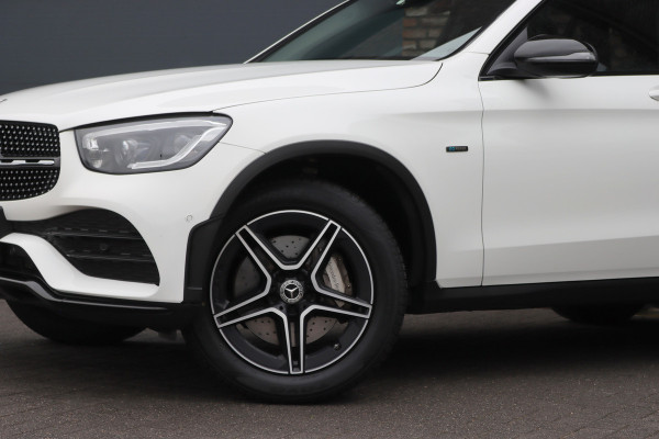 Mercedes-Benz GLC 300e 4MATIC AMG Line | Panoramadak | Trekhaak | Multibeam LED | Stoelverwarming | Camera | Dodehoekassistent | Spoorpakket | Sfeerverlichting | Zitcomfortpakket |