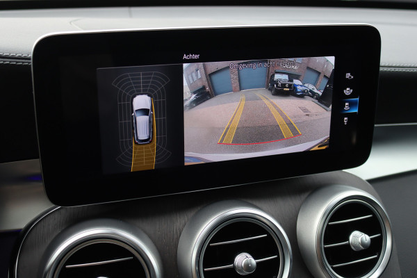 Mercedes-Benz GLC 300e 4MATIC AMG Line | Panoramadak | Trekhaak | Multibeam LED | Stoelverwarming | Camera | Dodehoekassistent | Spoorpakket | Sfeerverlichting | Zitcomfortpakket |