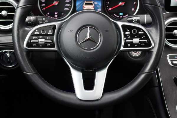 Mercedes-Benz GLC 300e 4MATIC AMG Line | Panoramadak | Trekhaak | Multibeam LED | Stoelverwarming | Camera | Dodehoekassistent | Spoorpakket | Sfeerverlichting | Zitcomfortpakket |