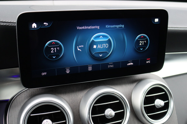 Mercedes-Benz GLC 300e 4MATIC AMG Line | Panoramadak | Trekhaak | Multibeam LED | Stoelverwarming | Camera | Dodehoekassistent | Spoorpakket | Sfeerverlichting | Zitcomfortpakket |