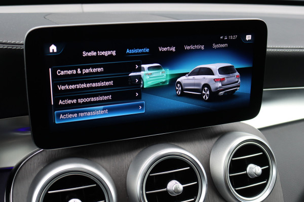 Mercedes-Benz GLC 300e 4MATIC AMG Line | Panoramadak | Trekhaak | Multibeam LED | Stoelverwarming | Camera | Dodehoekassistent | Spoorpakket | Sfeerverlichting | Zitcomfortpakket |