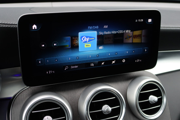 Mercedes-Benz GLC 300e 4MATIC AMG Line | Panoramadak | Trekhaak | Multibeam LED | Stoelverwarming | Camera | Dodehoekassistent | Spoorpakket | Sfeerverlichting | Zitcomfortpakket |