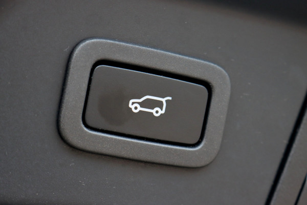 Land Rover Range Rover Velar 5.0 V8 SV Autobiography Dynamic Edition Aut8 | Panoramadak | Adaptieve Cruise Control | Meridian Signature | Massage | Stoelventilatie | Verwarmd Stuurwiel | HUD |