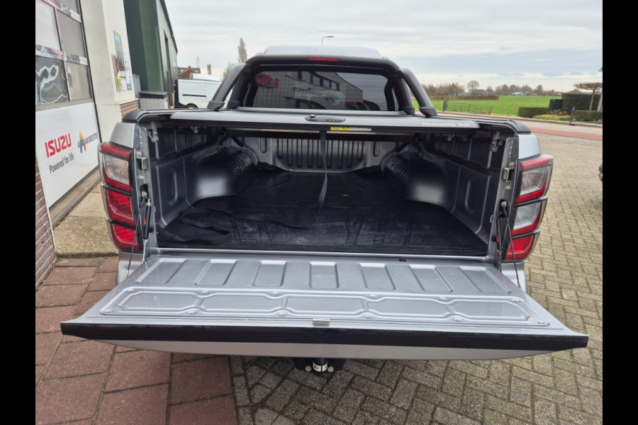 Isuzu D-max V-Cross MY25 Double Cab verlengd 5-persoons BPM vrij trekhaak 3500 Kg trekgewicht