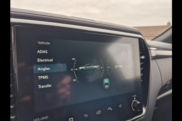 Isuzu D-max V-Cross MY25 Double Cab verlengd 5-persoons BPM vrij trekhaak 3500 Kg trekgewicht