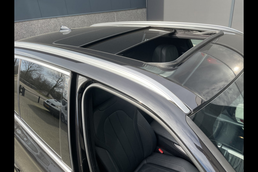 BMW X5 xDrive30d Achteruitrijcamera - navigatie - parkeersensoren voor en achter - schuif/kantel dak - Stoelverwarming - Trekhaak elektrisch uitklapbaar - Dak rails - Cruise control - Airco - Led verlichting  Stuur multifunctioneel - Rijstrooksensor - Regensensor - Bluetooth - Apple carplay - Elektrisch bedienbare achterklep - Extra getint glas achter