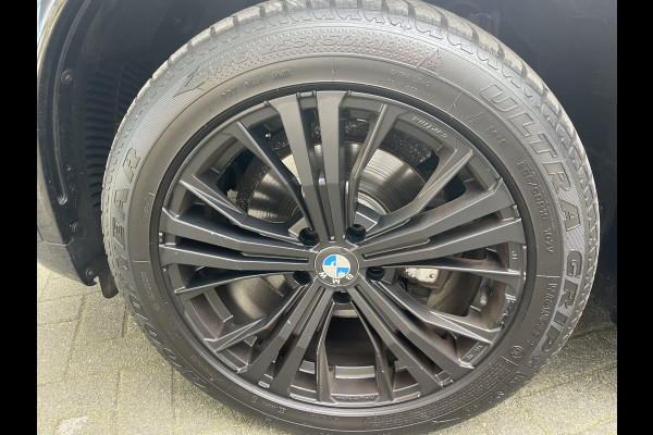 BMW X5 xDrive30d Achteruitrijcamera - navigatie - parkeersensoren voor en achter - schuif/kantel dak - Stoelverwarming - Trekhaak elektrisch uitklapbaar - Dak rails - Cruise control - Airco - Led verlichting  Stuur multifunctioneel - Rijstrooksensor - Regensensor - Bluetooth - Apple carplay - Elektrisch bedienbare achterklep - Extra getint glas achter