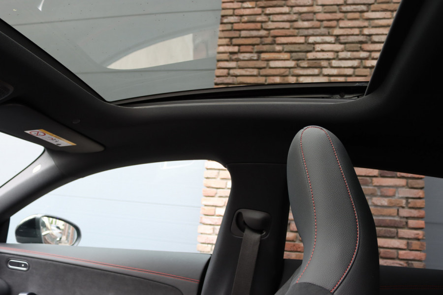 Mercedes-Benz CLA-Klasse Shooting Brake 250 e AMG Line Aut8 | Facelift | Panoramadak | Distronic Pro | Verwarmd Stuurwiel | Widescreen | Keyless Go | Surround Camera | Multibeam LED |