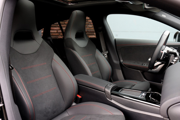 Mercedes-Benz CLA-Klasse Shooting Brake 250 e AMG Line Aut8 | Facelift | Panoramadak | Distronic Pro | Verwarmd Stuurwiel | Widescreen | Keyless Go | Surround Camera | Multibeam LED |