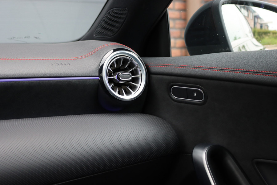 Mercedes-Benz CLA-Klasse Shooting Brake 250 e AMG Line Aut8 | Facelift | Panoramadak | Distronic Pro | Verwarmd Stuurwiel | Widescreen | Keyless Go | Surround Camera | Multibeam LED |