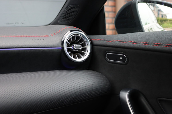 Mercedes-Benz CLA-Klasse Shooting Brake 250 e AMG Line Aut8 | Facelift | Panoramadak | Distronic Pro | Verwarmd Stuurwiel | Widescreen | Keyless Go | Surround Camera | Multibeam LED |