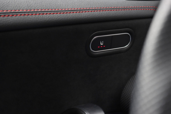 Mercedes-Benz CLA-Klasse Shooting Brake 250 e AMG Line Aut8 | Facelift | Panoramadak | Distronic Pro | Verwarmd Stuurwiel | Widescreen | Keyless Go | Surround Camera | Multibeam LED |