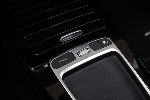 Mercedes-Benz CLA-Klasse Shooting Brake 250 e AMG Line Aut8 | Facelift | Panoramadak | Distronic Pro | Verwarmd Stuurwiel | Widescreen | Keyless Go | Surround Camera | Multibeam LED |