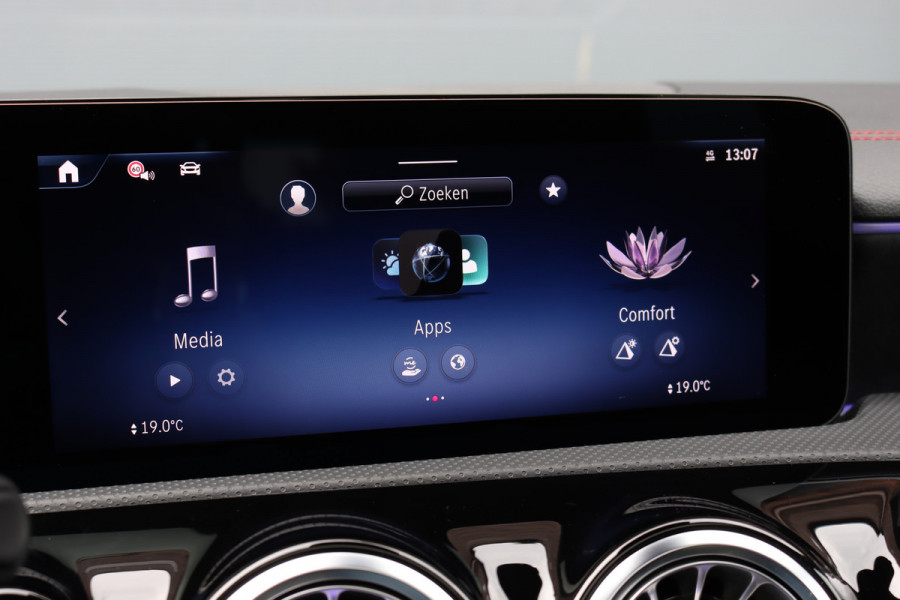 Mercedes-Benz CLA-Klasse Shooting Brake 250 e AMG Line Aut8 | Facelift | Panoramadak | Distronic Pro | Verwarmd Stuurwiel | Widescreen | Keyless Go | Surround Camera | Multibeam LED |