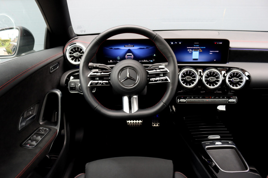 Mercedes-Benz CLA-Klasse Shooting Brake 250 e AMG Line Aut8 | Facelift | Panoramadak | Distronic Pro | Verwarmd Stuurwiel | Widescreen | Keyless Go | Surround Camera | Multibeam LED |