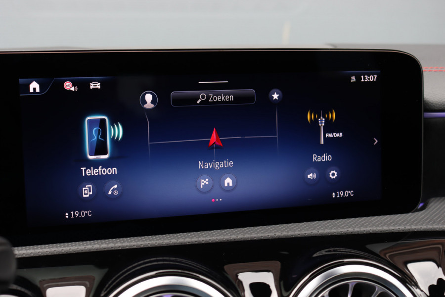 Mercedes-Benz CLA-Klasse Shooting Brake 250 e AMG Line Aut8 | Facelift | Panoramadak | Distronic Pro | Verwarmd Stuurwiel | Widescreen | Keyless Go | Surround Camera | Multibeam LED |