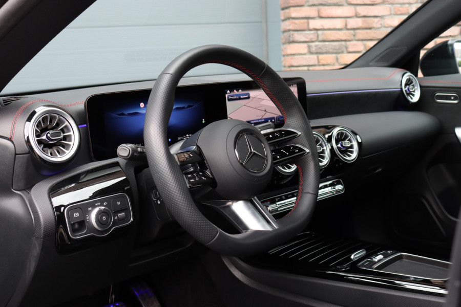 Mercedes-Benz CLA-Klasse Shooting Brake 250 e AMG Line Aut8 | Facelift | Panoramadak | Distronic Pro | Verwarmd Stuurwiel | Widescreen | Keyless Go | Surround Camera | Multibeam LED |