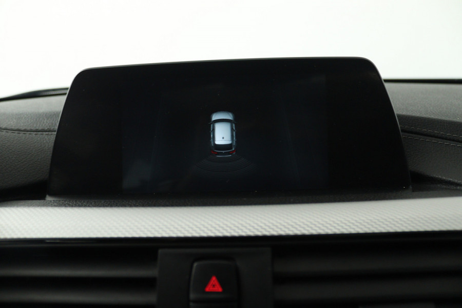 BMW 3 Serie Touring 330i High Executive (PANORAMADAK, STOELVERWARMING, LEER, NAVIGATIE, PARKEERSENSOREN)