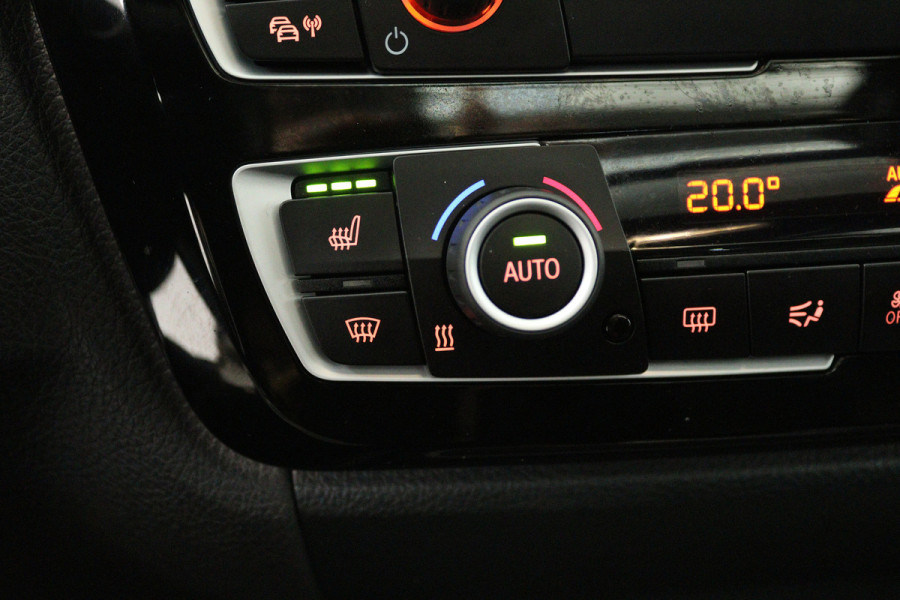 BMW 3 Serie Touring 330i High Executive (PANORAMADAK, STOELVERWARMING, LEER, NAVIGATIE, PARKEERSENSOREN)