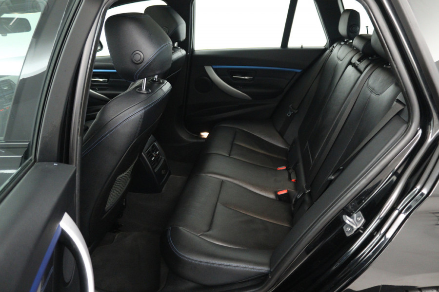 BMW 3 Serie Touring 330i High Executive (PANORAMADAK, STOELVERWARMING, LEER, NAVIGATIE, PARKEERSENSOREN)