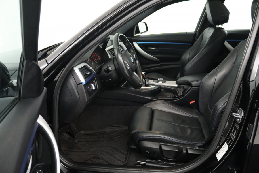 BMW 3 Serie Touring 330i High Executive (PANORAMADAK, STOELVERWARMING, LEER, NAVIGATIE, PARKEERSENSOREN)