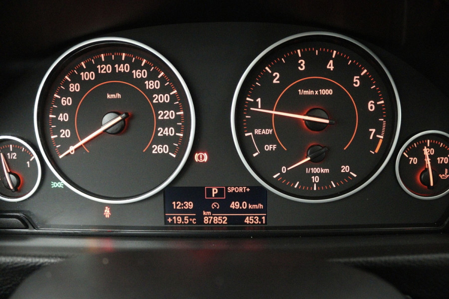 BMW 3 Serie Touring 330i High Executive (PANORAMADAK, STOELVERWARMING, LEER, NAVIGATIE, PARKEERSENSOREN)