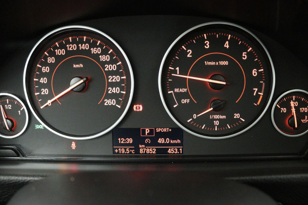 BMW 3 Serie Touring 330i High Executive (PANORAMADAK, STOELVERWARMING, LEER, NAVIGATIE, PARKEERSENSOREN)