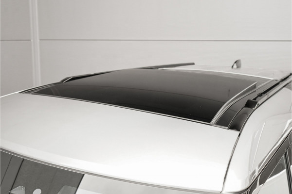 Land Rover Defender 110 2.0 P400e Pano HUD ACC Stuur & Stoelverw