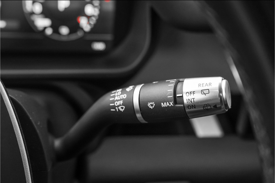 Land Rover Defender 110 2.0 P400e Pano HUD ACC Stuur & Stoelverw