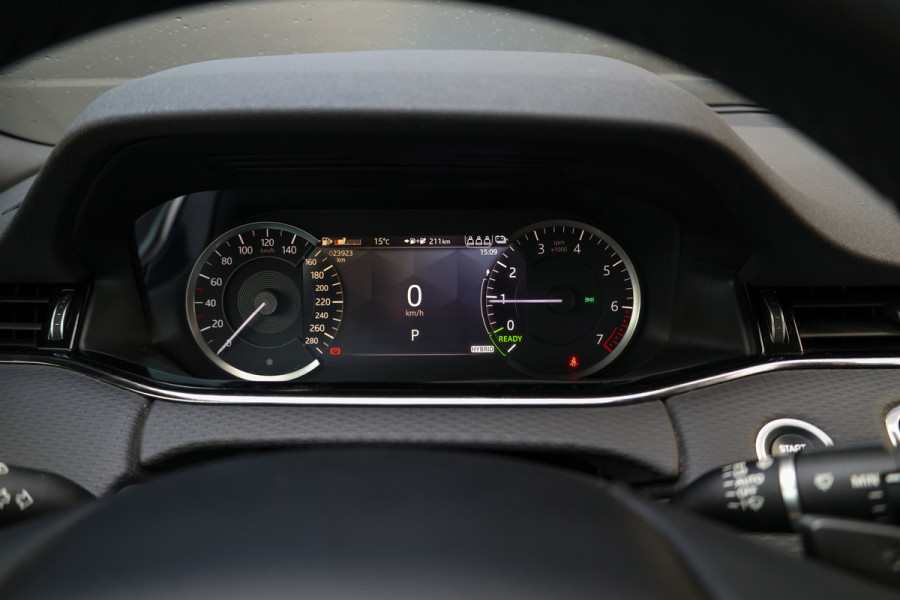 Land Rover Range Rover Evoque 1.5 P300e AWD R-Dynamic S | BTW | PANO | CAMERA | CARPLAY | ACC | STUURVERW |