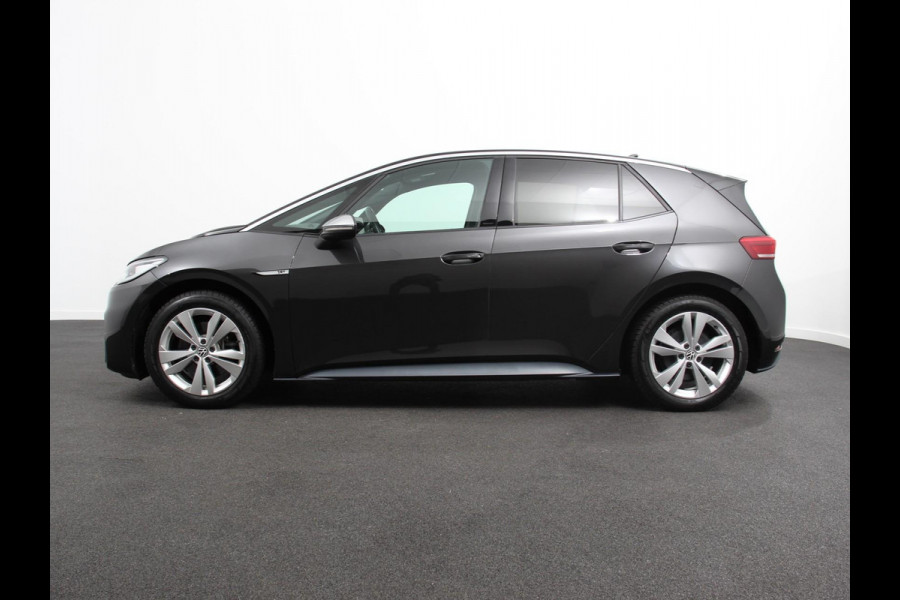 Volkswagen ID.3 First Plus 58 kWh | Navigatie | Apple Carplay/Android Auto | Camera | Parkeersensoren | Adaptive Cruise Control | Full LED Matrix | Stoel- en stuurverwarming | Lichtmetalen velgen | Climate Control