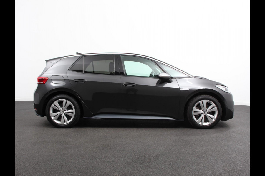 Volkswagen ID.3 First Plus 58 kWh | Navigatie | Apple Carplay/Android Auto | Camera | Parkeersensoren | Adaptive Cruise Control | Full LED Matrix | Stoel- en stuurverwarming | Lichtmetalen velgen | Climate Control