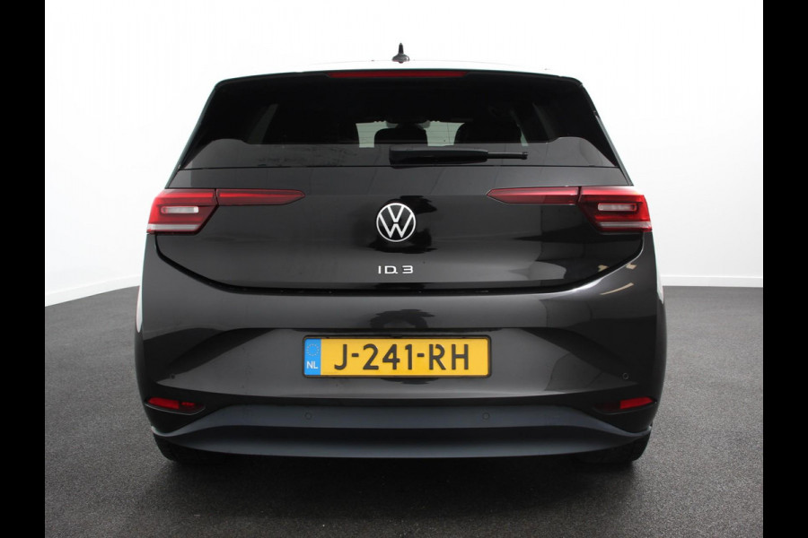 Volkswagen ID.3 First Plus 58 kWh | Navigatie | Apple Carplay/Android Auto | Camera | Parkeersensoren | Adaptive Cruise Control | Full LED Matrix | Stoel- en stuurverwarming | Lichtmetalen velgen | Climate Control
