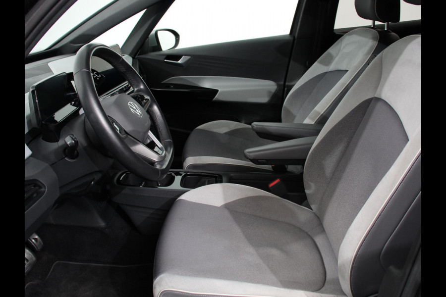 Volkswagen ID.3 First Plus 58 kWh | Navigatie | Apple Carplay/Android Auto | Camera | Parkeersensoren | Adaptive Cruise Control | Full LED Matrix | Stoel- en stuurverwarming | Lichtmetalen velgen | Climate Control