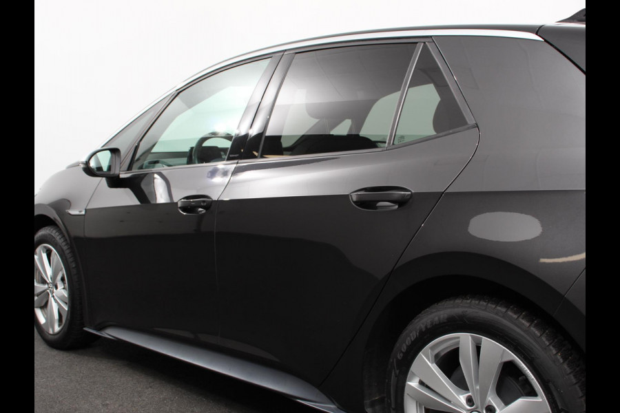 Volkswagen ID.3 First Plus 58 kWh | Navigatie | Apple Carplay/Android Auto | Camera | Parkeersensoren | Adaptive Cruise Control | Full LED Matrix | Stoel- en stuurverwarming | Lichtmetalen velgen | Climate Control