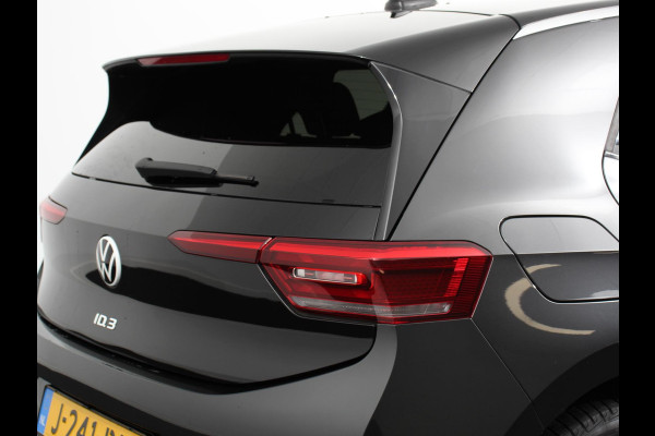 Volkswagen ID.3 First Plus 58 kWh | Navigatie | Apple Carplay/Android Auto | Camera | Parkeersensoren | Adaptive Cruise Control | Full LED Matrix | Stoel- en stuurverwarming | Lichtmetalen velgen | Climate Control