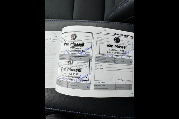 MG Mg4 electric Luxury 64 kWh SOH 95%  7 JAAR GARANTIE BIJ MG| SUPER COMPLETE AUTO| RONDOMZICHT CAMERA| STOEL+ STUUR VERWARMING| DODE HOEK