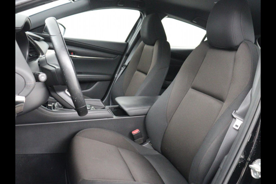 Mazda 3 2.0 e-SkyActiv-X M Hybrid 180 Comfort Bose | Head-Up | Stoelverwarming | Carplay | Camera | Keyless | Dodehoek detectie | Adaptive cruise | Stuurverwarming | Navigatie | Full LED