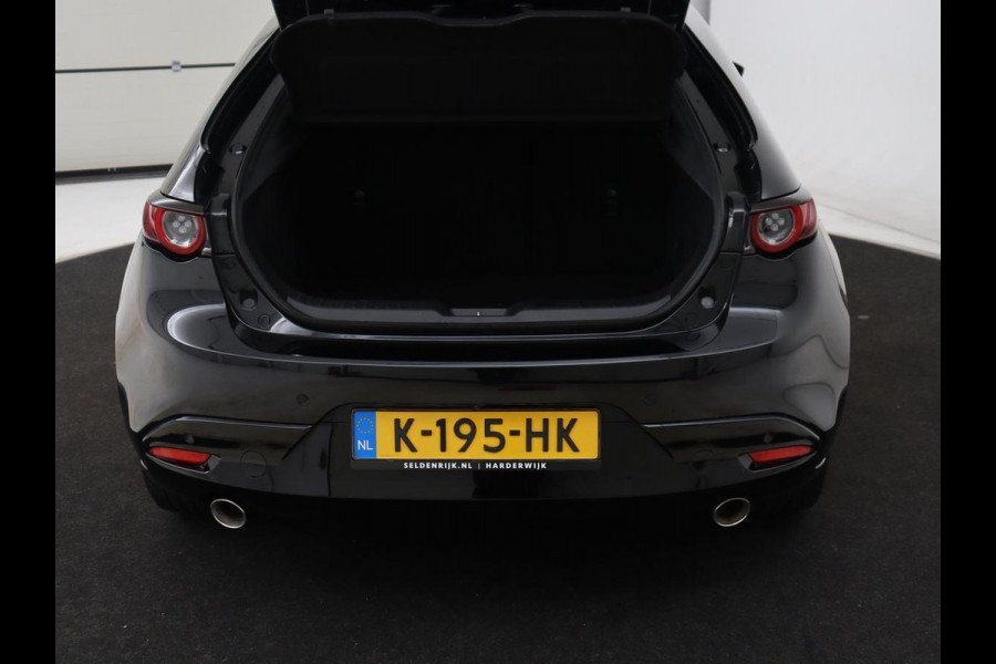 Mazda 3 2.0 e-SkyActiv-X M Hybrid 180 Comfort Bose | Head-Up | Stoelverwarming | Carplay | Camera | Keyless | Dodehoek detectie | Adaptive cruise | Stuurverwarming | Navigatie | Full LED