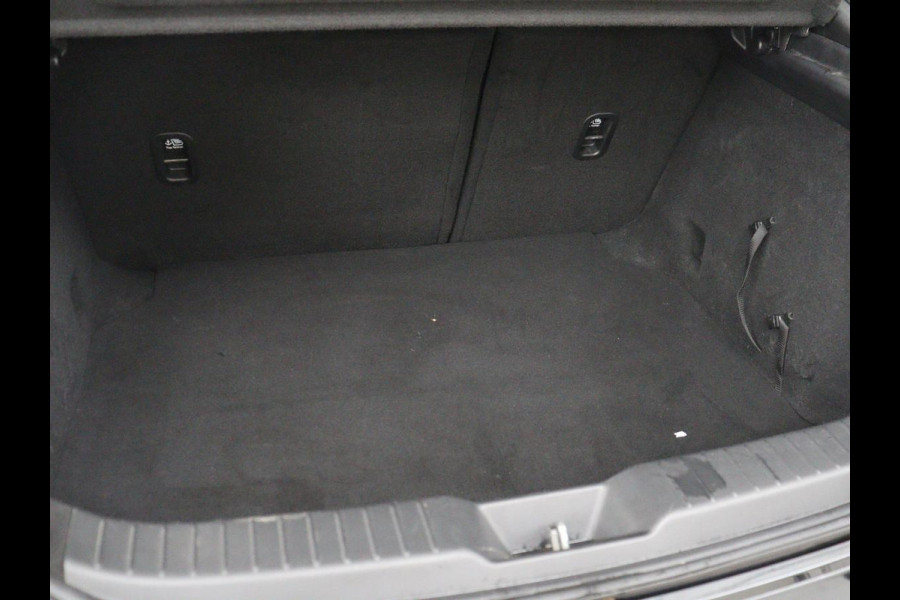 Mazda 3 2.0 e-SkyActiv-X M Hybrid 180 Comfort Bose | Head-Up | Stoelverwarming | Carplay | Camera | Keyless | Dodehoek detectie | Adaptive cruise | Stuurverwarming | Navigatie | Full LED